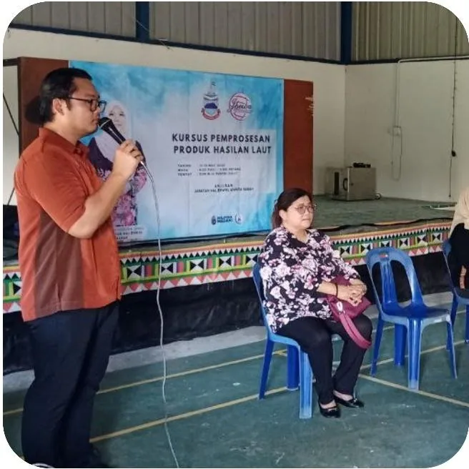 Sesi taklimat program latihan kemahiran di dewan
