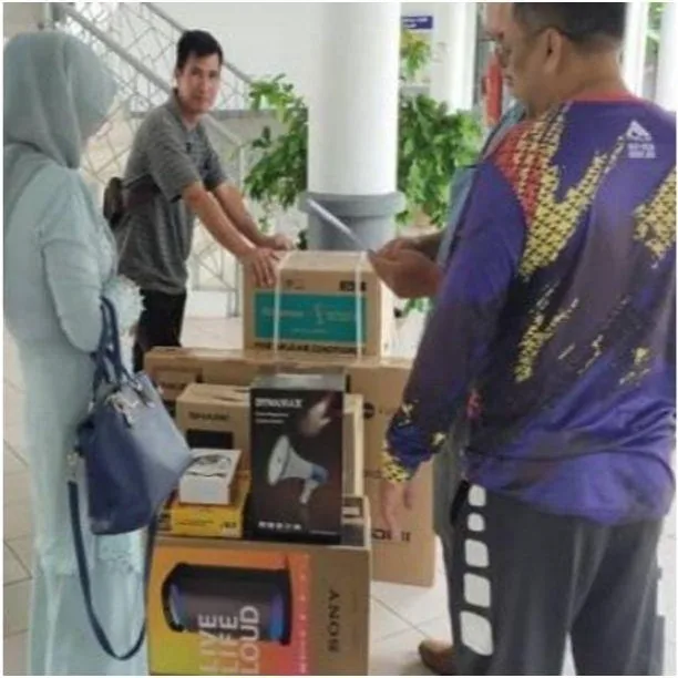 Proses penyerahan bekalan peralatan kepada pihak penerima